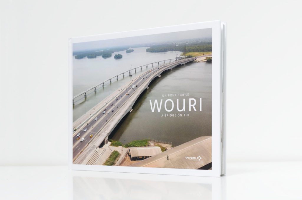 Couverture du livre chantier un pont sur le Wouri